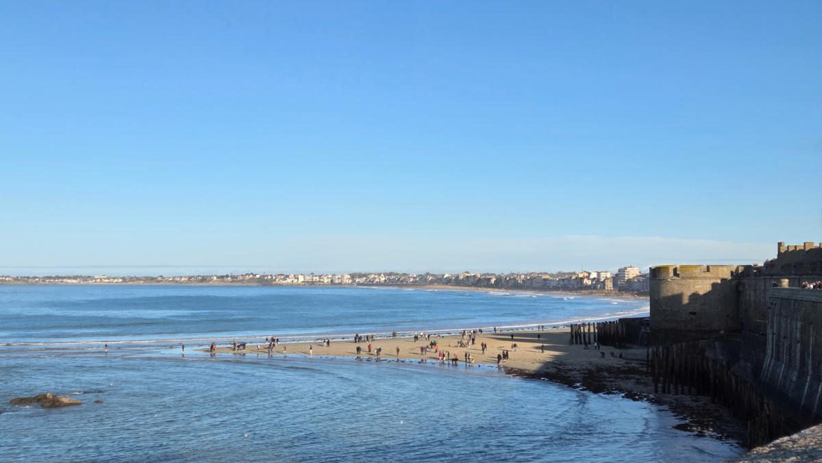 Intra-muros plage à pied appartement 3 ch