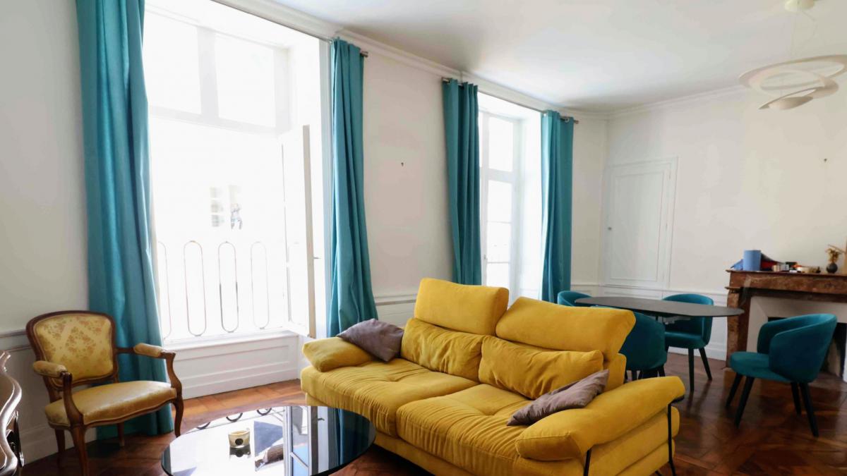 Vue dégagée 3e étage appartement ancien rénové 3 ch + cave