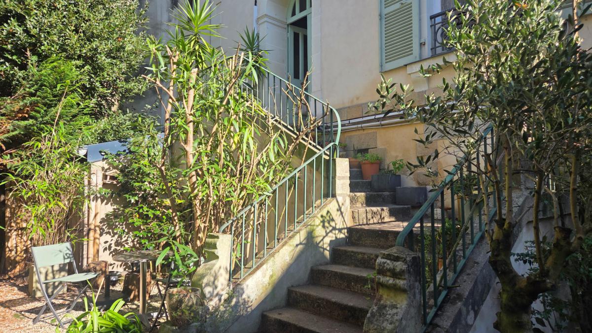 Centre-ville appartement ancien lumineux 2 ch cave