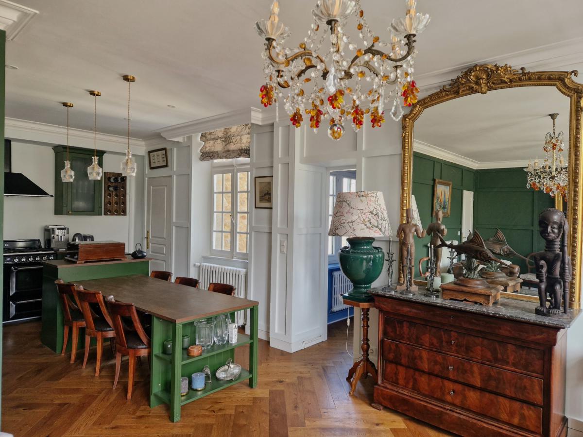 Intra-muros appartement rénové 3 ch + caves 