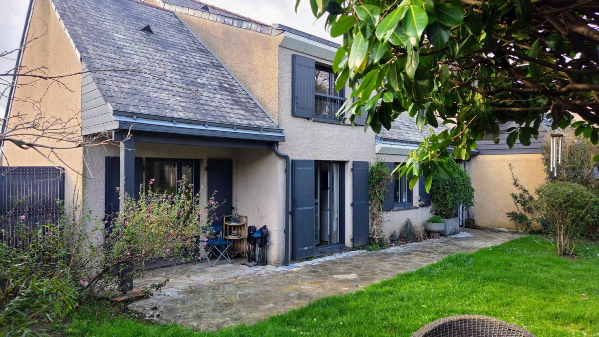 Proche écoles maison 5 ch terrasse et jardin garage 