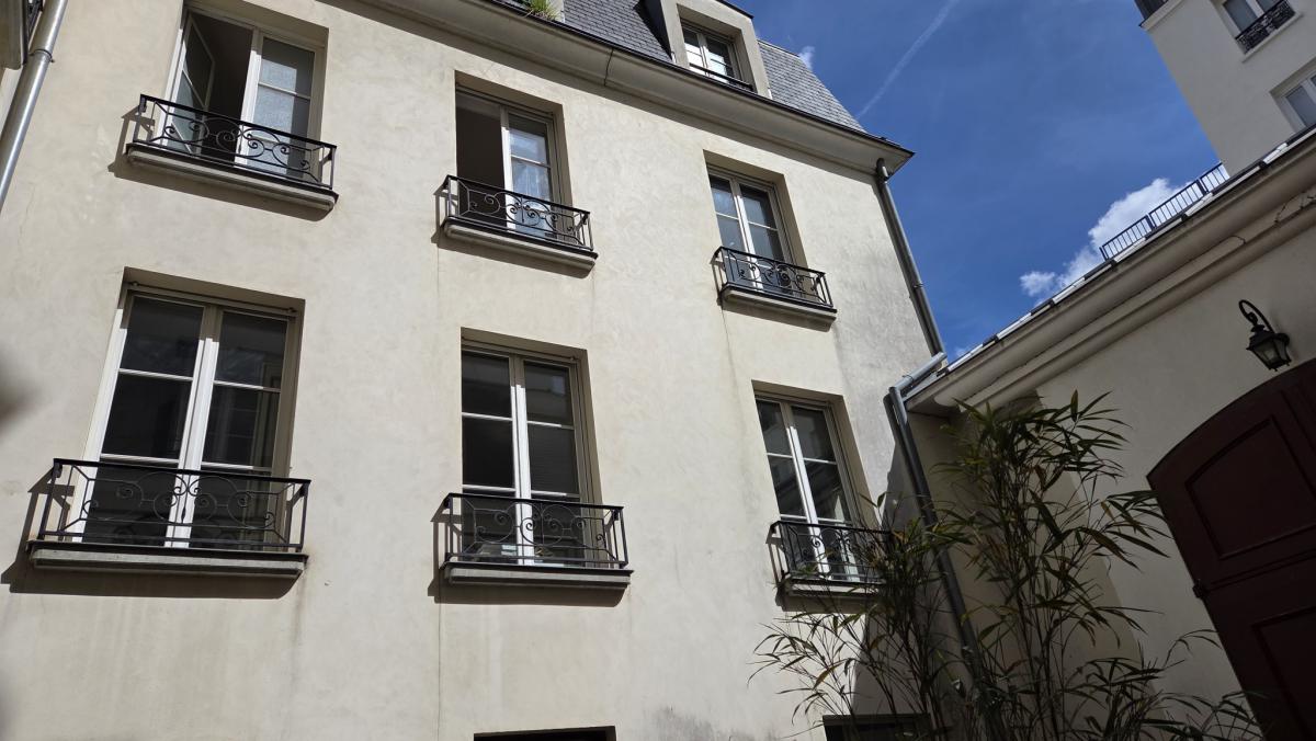 Appartement rénové duplex 2 ch parquet double exposition