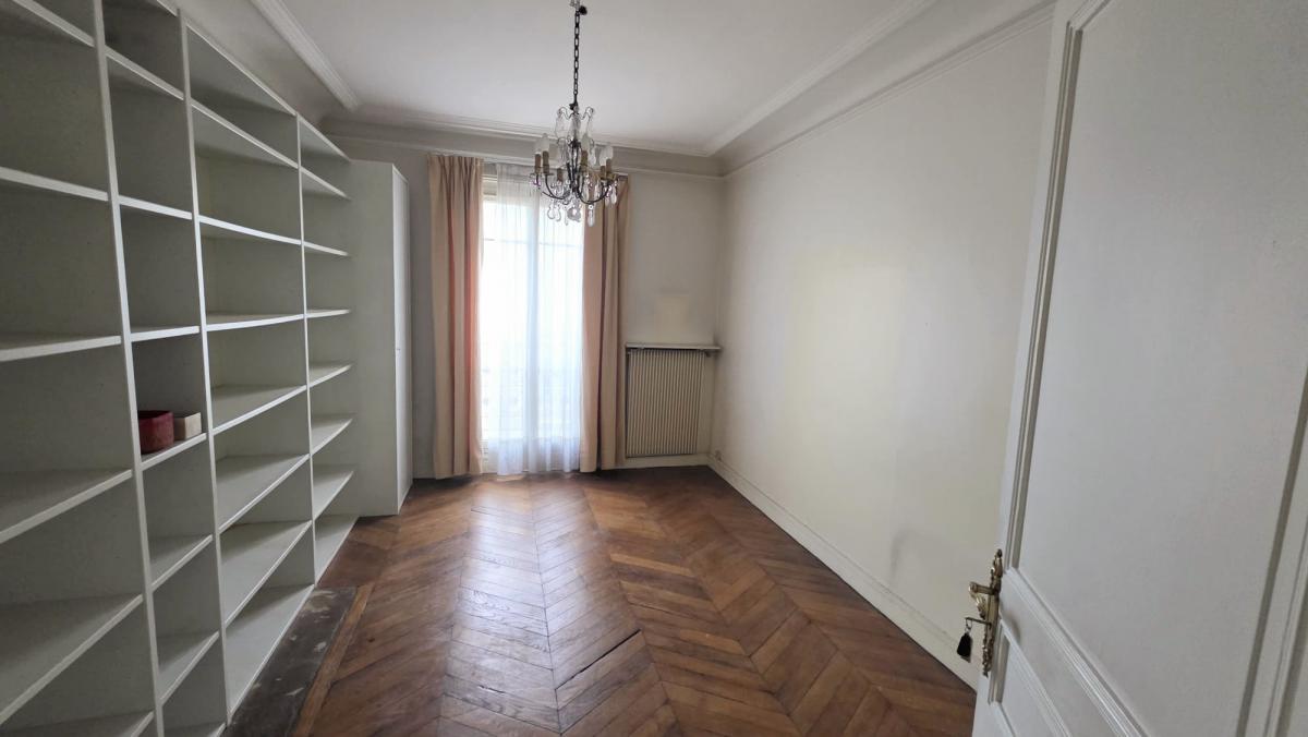 Alésia appartement Haussmanien 2 ch cave ascenseur