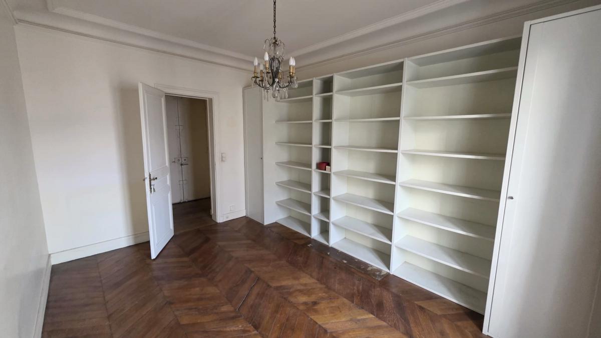 Alésia appartement Haussmanien 2 ch cave ascenseur