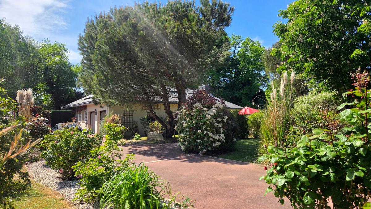 Propriété plain-pied 4 ch et parc arboré