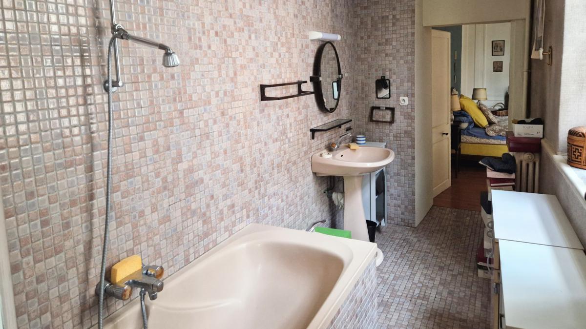 Intra-muros bel appartement ancien lumineux