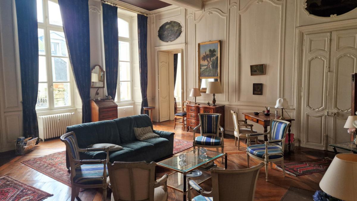 Intra-muros bel appartement ancien lumineux