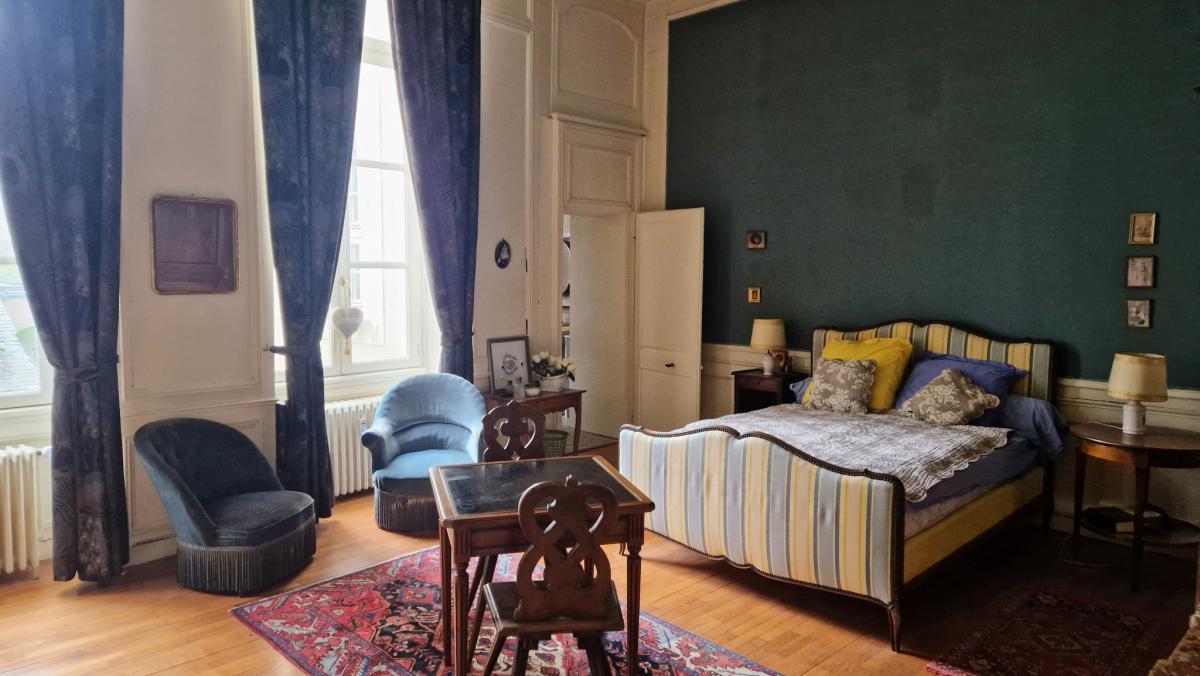 Intra-muros bel appartement ancien lumineux