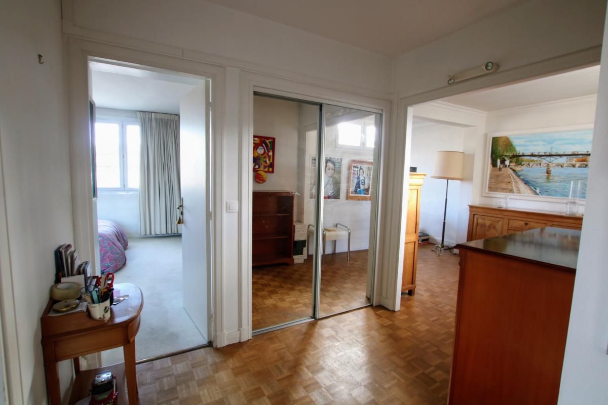 Appartement T2 dernier étage cave + parking 
