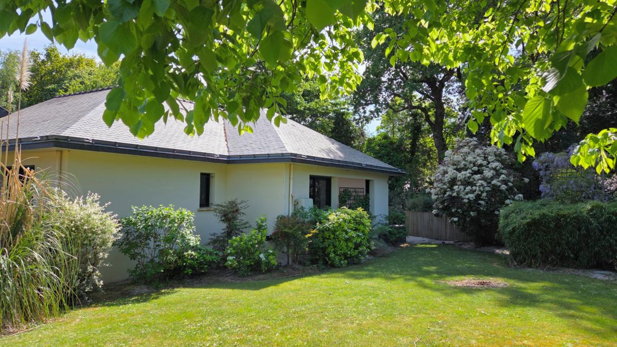 Propriété plain-pied 4 ch et parc arboré