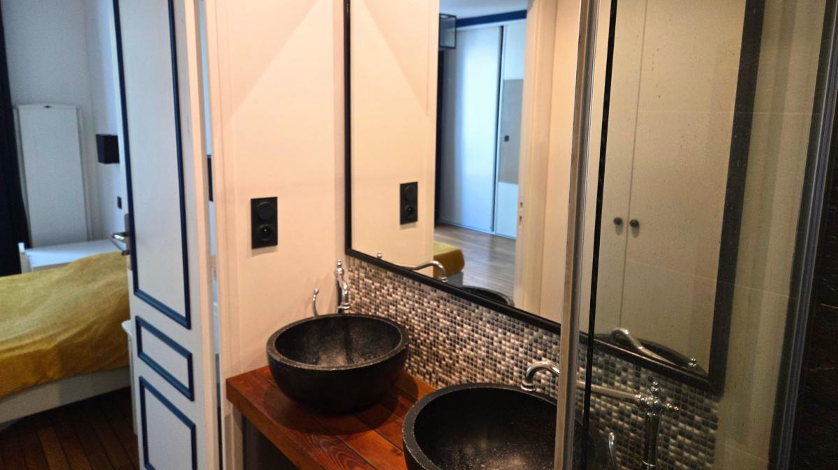 Montmartre appartement rénové 2 ch + cave