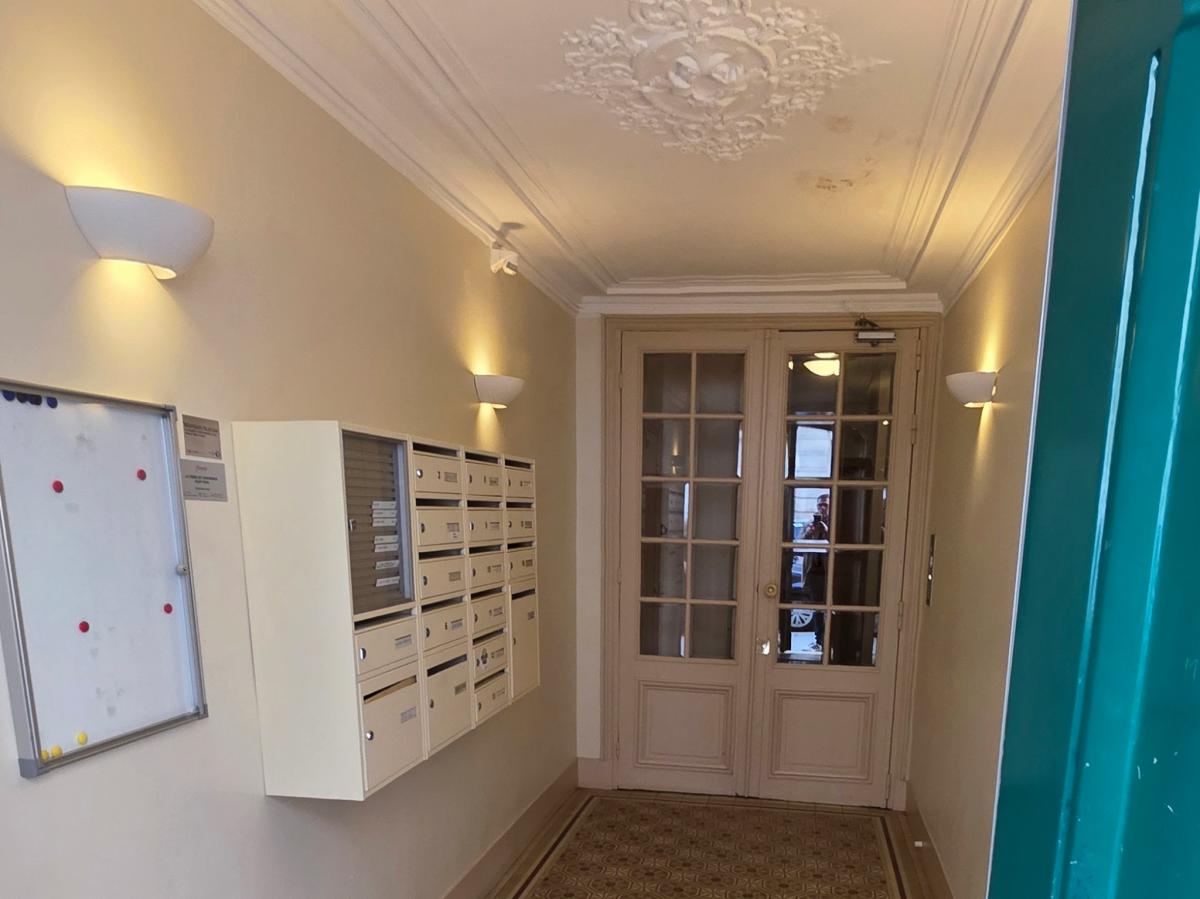 Montmartre appartement rénové 2 ch + cave