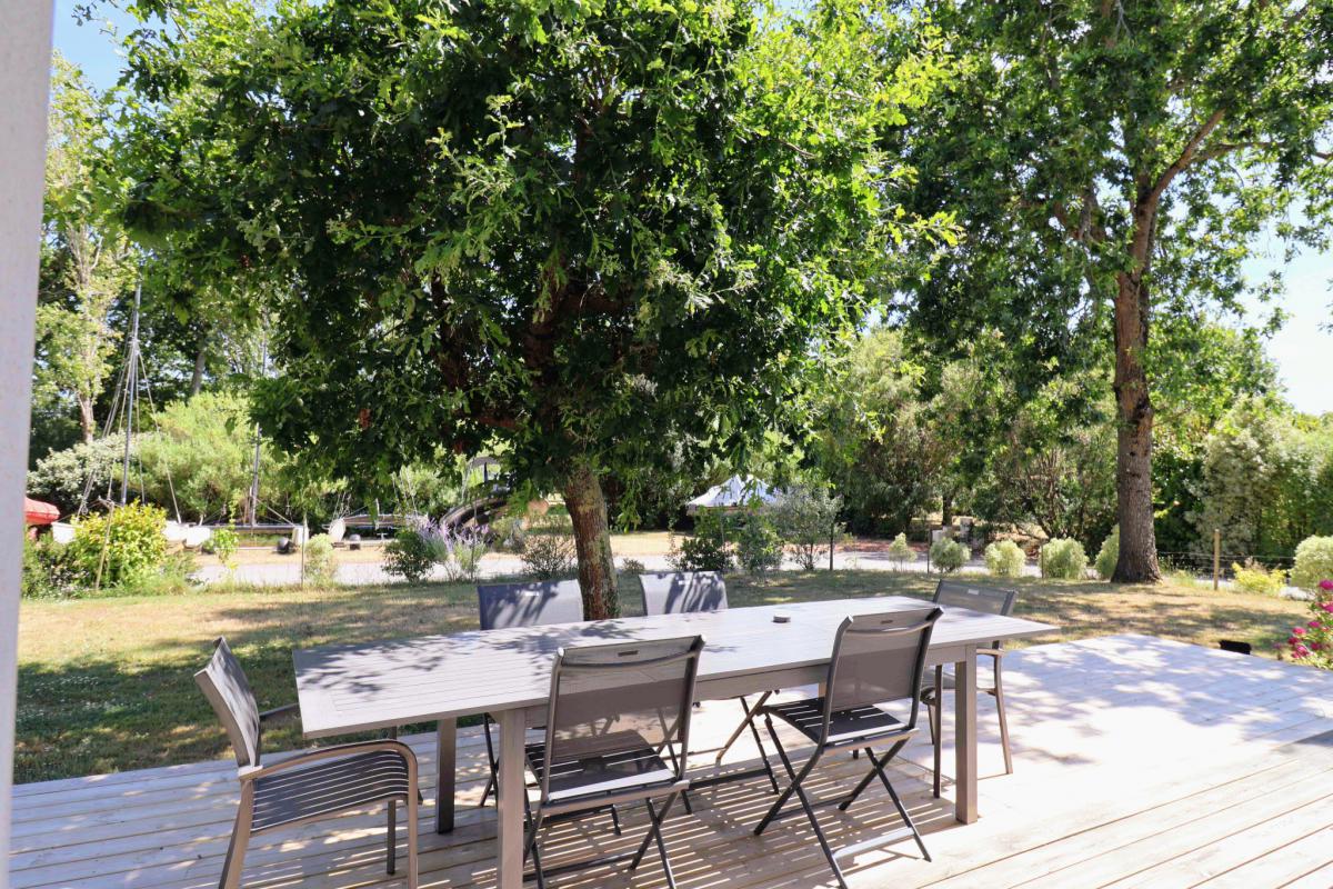 Deux maisons contemporaines es pieds dans l
