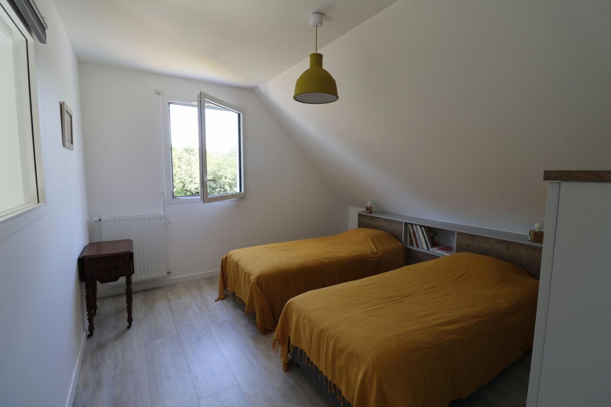 Deux maisons contemporaines es pieds dans l