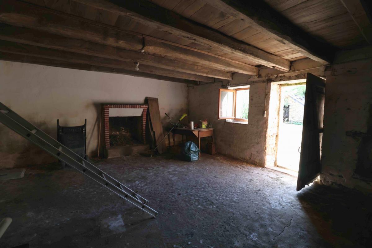 Propriété à rénover possibilité 4 ch piscine