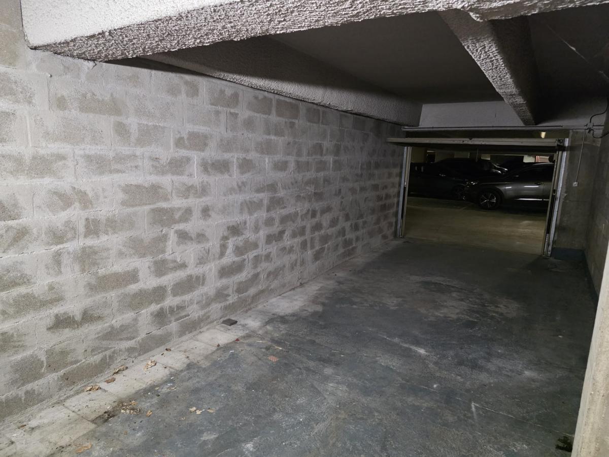 Alésia double garage couvert à vendre, libre