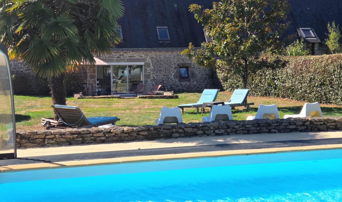 Maison ancienne rénovée jardin piscine