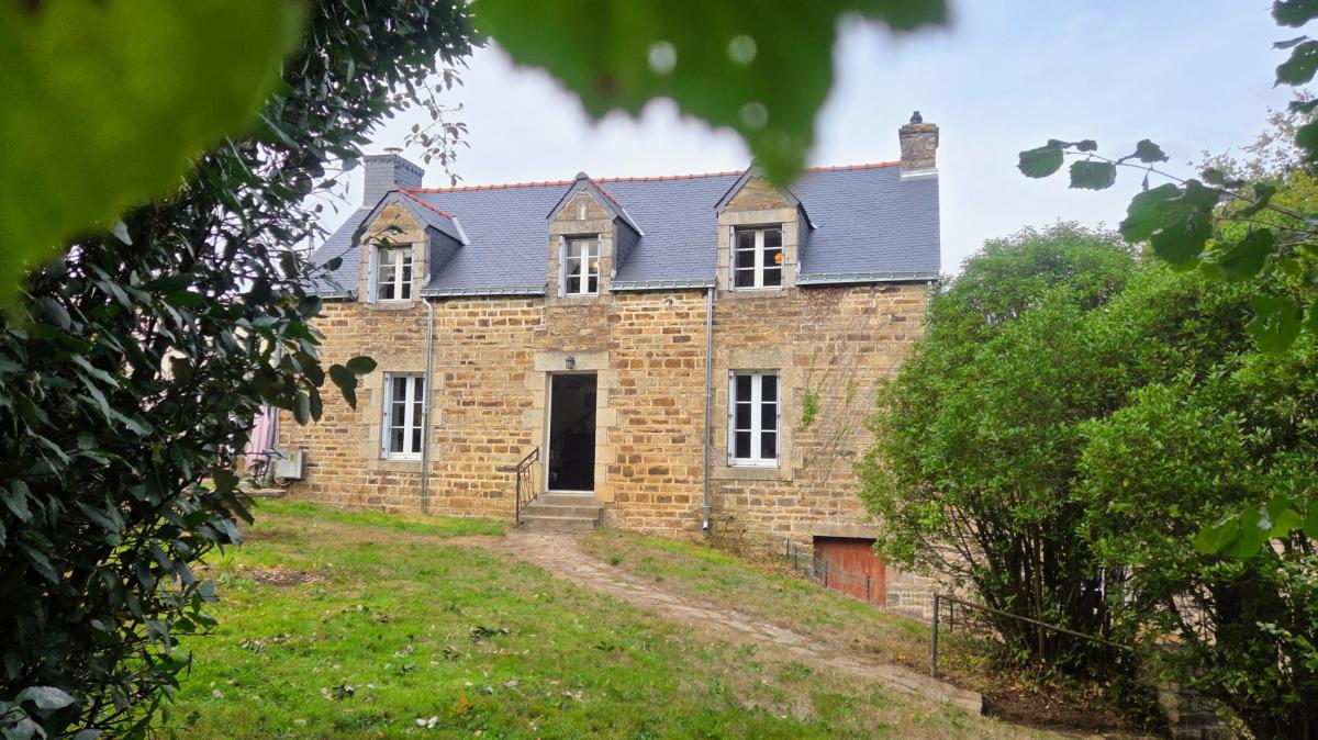 Maison ancienne 3 ch dépendance jardin