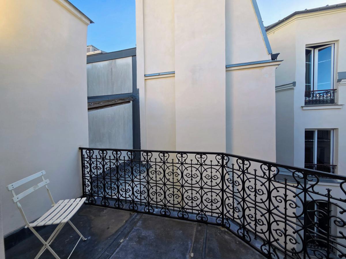 La Butte-aux-Cailles appartement-terrasse T1 bis à rénover
