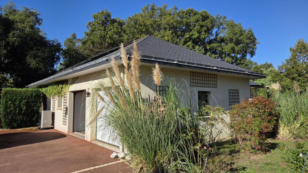 Propriété plain-pied 4 ch double garage parc arboré